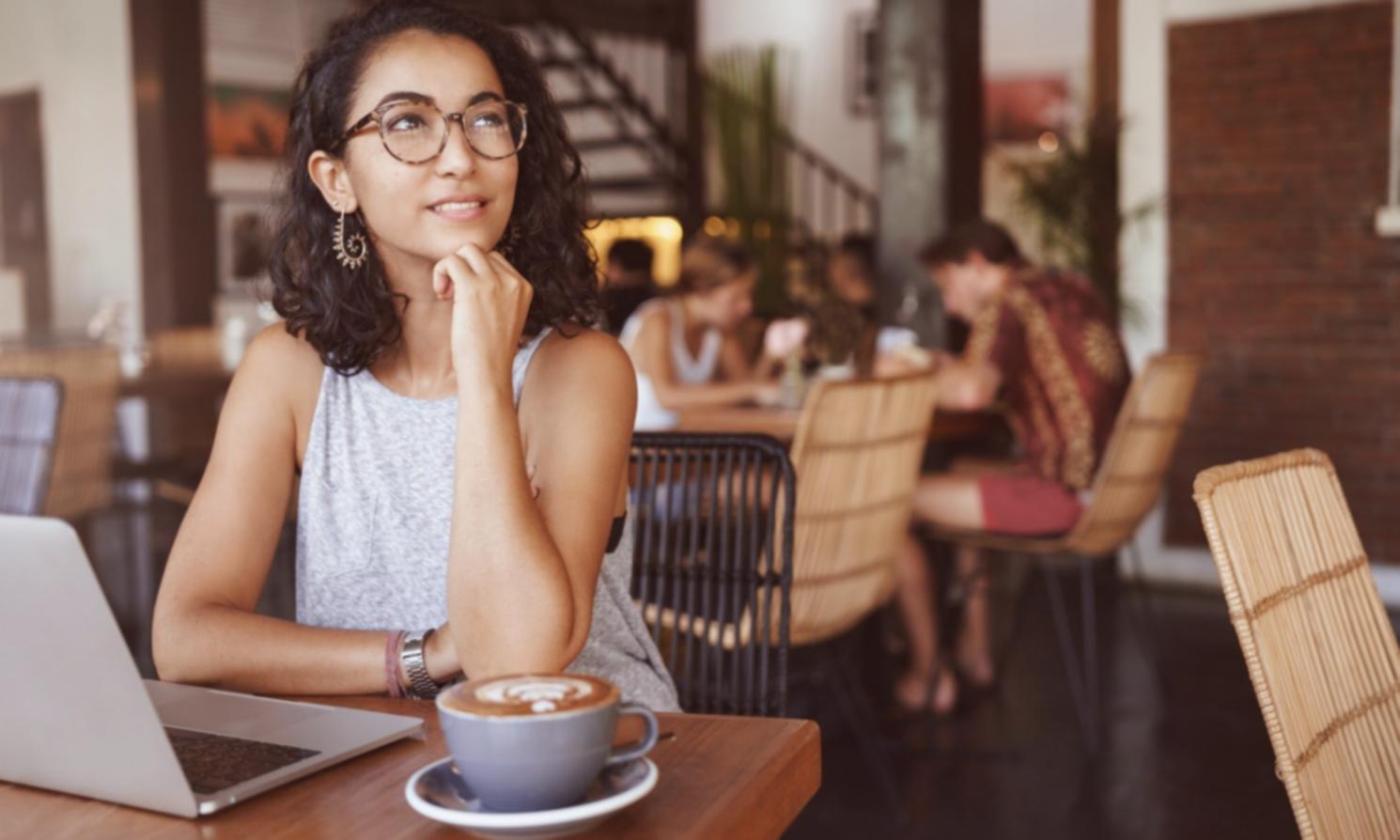 Gemeinsame Besprechung von Content-Strategien und Keyword-Integration