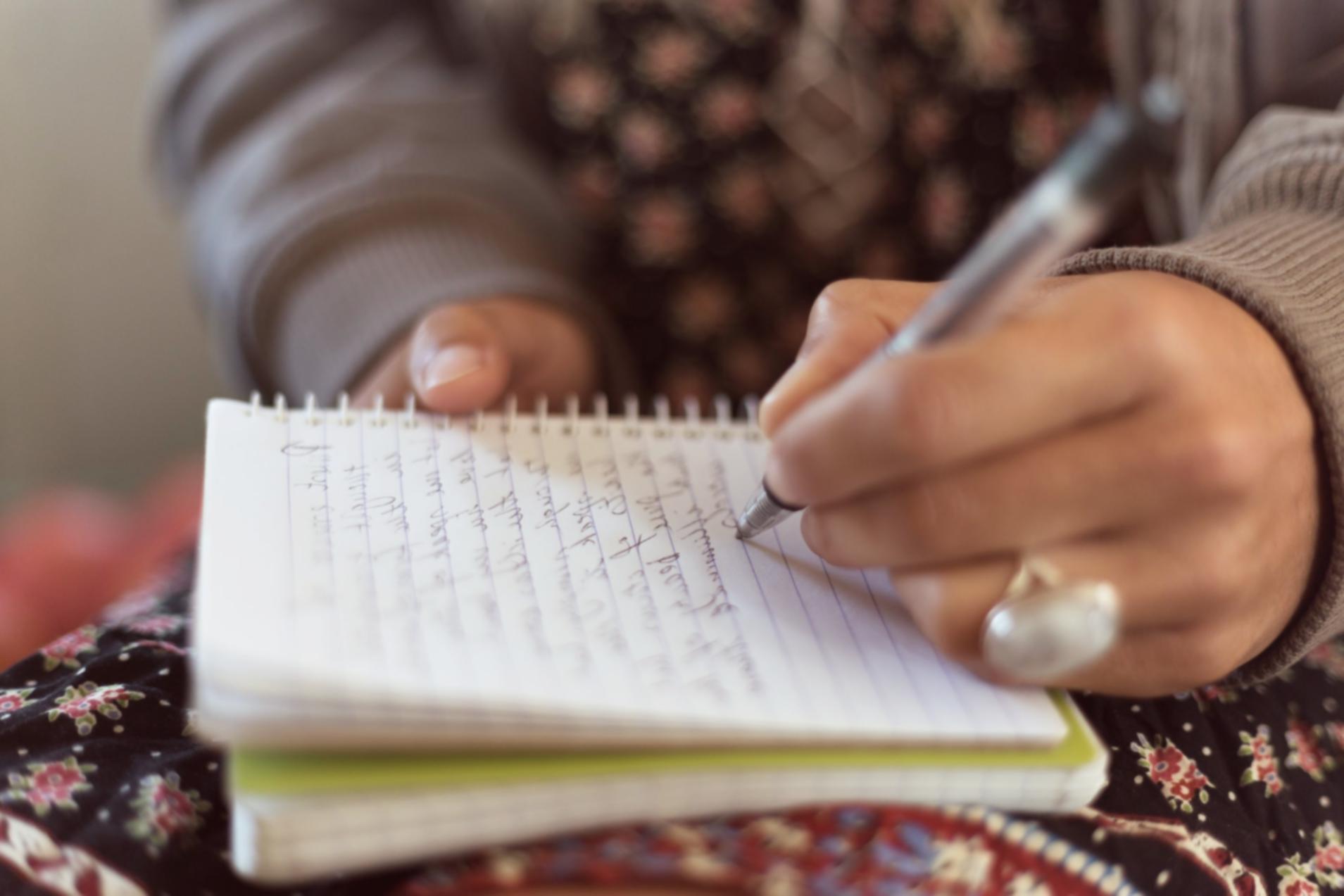 Teilnehmer bei der praktischen Arbeit an SEO-Projekten